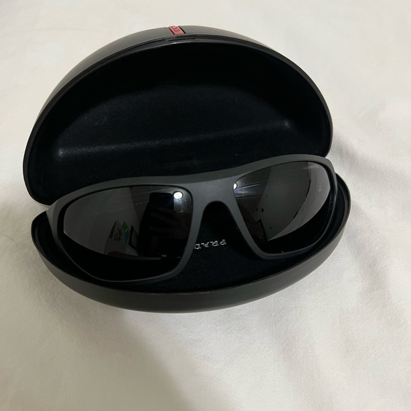 Prada black sunglasses - Picture 4 of 9